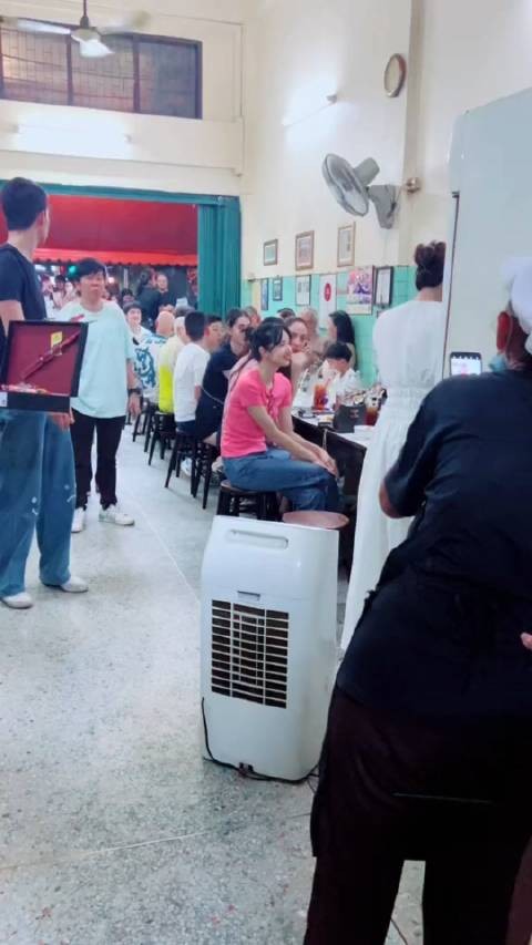 lisa到哪里都是焦点啊