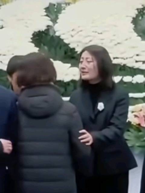 娃哈哈创始人宗庆后追思会现场:宗馥莉泪别父亲……