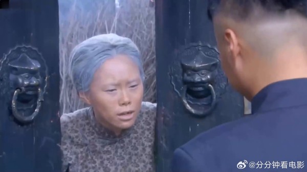 女鬼子伪装60岁老太婆,没想高手一眼看穿,这下有好戏了!