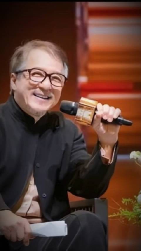 成龙的老态龙钟让人感叹岁月不饶人