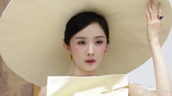 服了,杨幂怎么美成18岁!