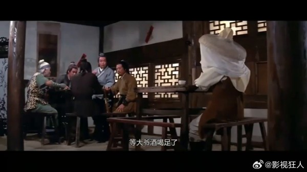 恶霸仗势欺人,殊不知女侠是绝世高手,恶霸直接被揍惨了