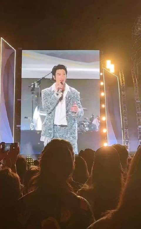 那晚的万人山谷都在说爱你,那晚的很多人也都在爱你~王力宏唱歌好好听!