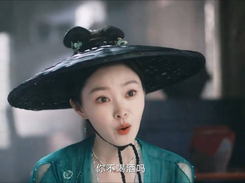 她月圆会变身,而他看不清人脸,正好凑一对儿…