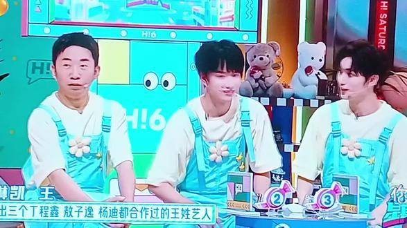 王源客厅里的音乐盛宴,一遍又一遍,他的名字在空气中回响…