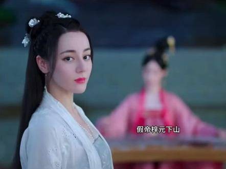 假帝梓元悠然下山,奏琴轻舞剑花,韩烨洞悉安乐的真实身份,意图挽留于侧