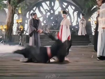 最令人揪心的场景,莫过于在这段故事里纪云禾数次承受的悲痛与泪水…