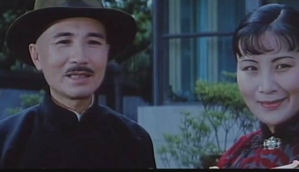 卑劣的蒋介石 蒋介石表面答应孙夫人放了陈庚,背地里却直接将陈赓藏了起来
