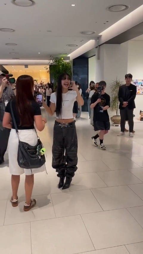 Lisa亲切回应中国粉丝，表达爱意