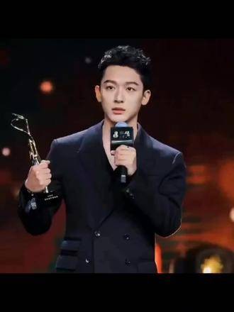 荣获2021文荣奖最佳青年男演员的,是张晚意