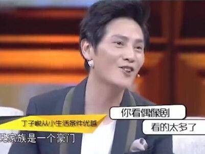 赵丽颖的十亿身家背后,她那位传说中的哥哥终于现身,背景实力惊人…