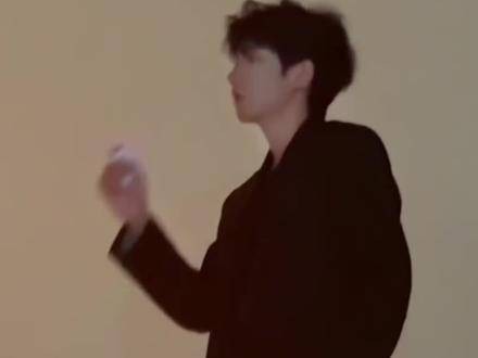 看这阵势,王室似乎来了位非同小可的人物