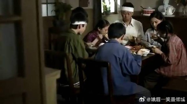 儿子私自把名字改了,男子喝水差点呛死!