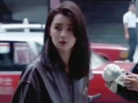 故事在她的眼眸中流转,万千往事尽在不言中 港星女神的风采