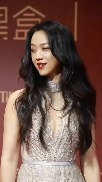 汤唯,当年因主演《色戒》而名声大噪,如今岁月虽已添龄…