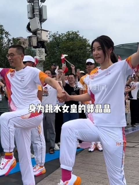 同样是公公亲选儿媳,霍启刚娶郭晶晶宠成宝,王思聪却对宗馥莉不来电