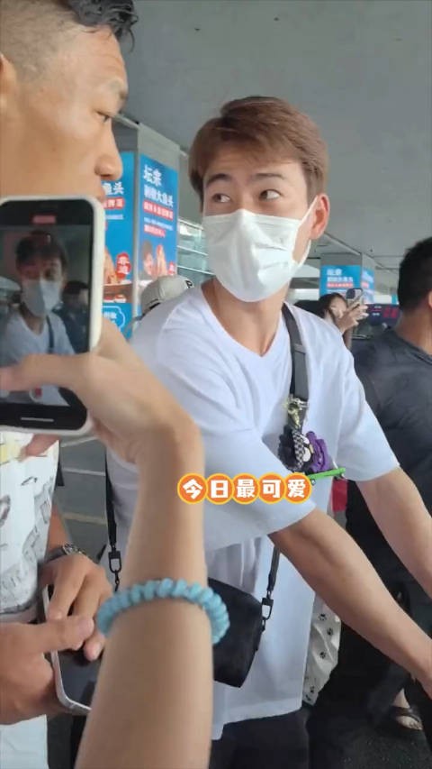 哇敲 帅晕了!好温柔情绪好稳定,王昶 昶子 真的一直笑嘻嘻的