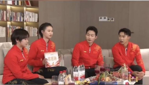 全红婵太搞笑了,陈若琳教练问你的时候肯定是没有带称