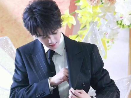 檀圈的最大瓜主透露,《滤镜》将在年末播出!檀健次和周依然在四方馆整顿职场