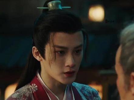 相柳显然也很在意小夭,只是因身份的对立使他一次次将她推开