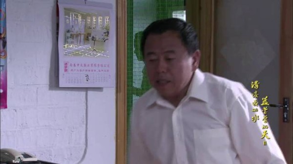 对姐姐恭恭敬敬,对大哥赌气使眼色哈哈哈
