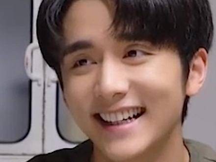 张新成竟然是《以家人之名》电视剧的出品人,天哪,原来小哥隐藏得这么深啊