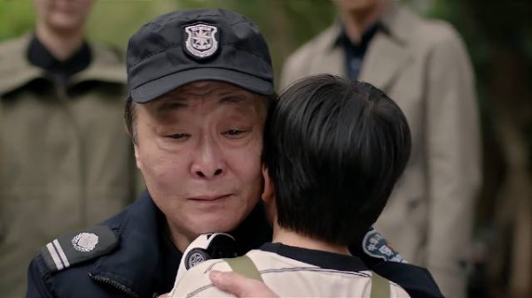 检察官强势执法,让孙子见到妈妈,爷爷舍不得了