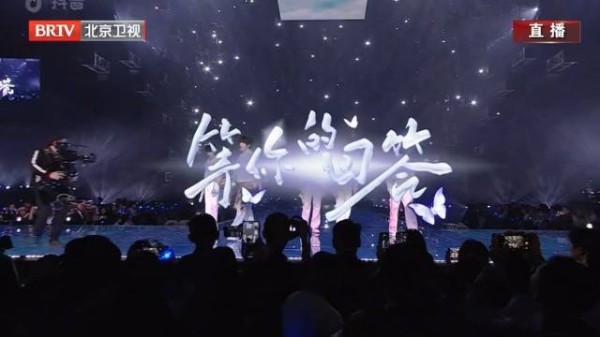 活力来袭!@登陆少年组合 在再唱《等你的回答》!
