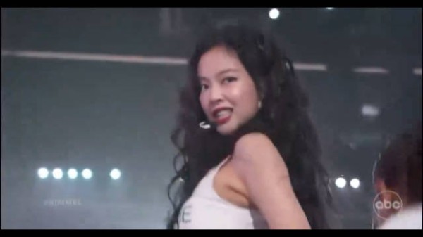 看完Jennie《Mantra》初舞台之后对这首歌好感又多了一点…