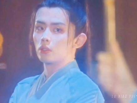 “小云离,既然你是被我捡回来的,那我就一定会永远保护你!”