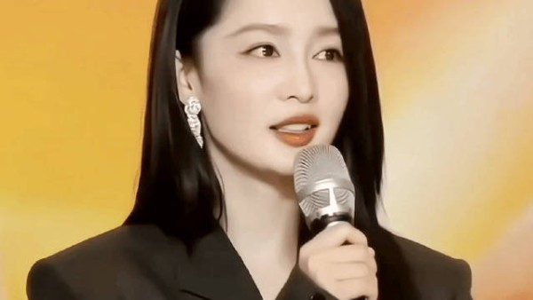 李沁:时隔多年再次回到这个舞台，非常感动，也非常感恩…