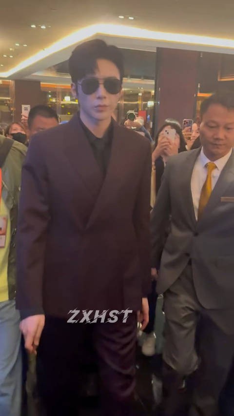 刘宇宁接个现代剧吧,太霸总了!讲真现代剧要求更高,顶刘盘靓条顺可以的