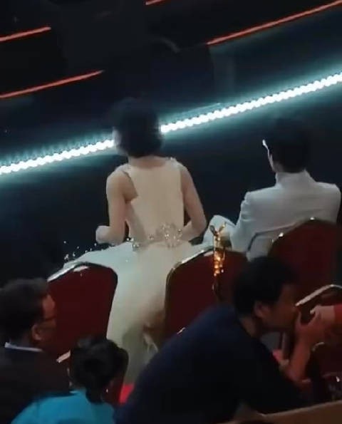 这就是赵丽颖和颖火虫们之间的惺惺相惜吧!