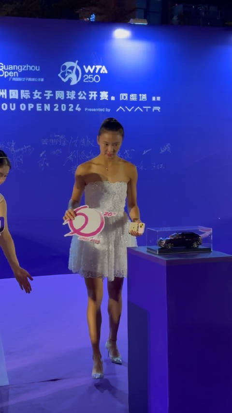袁悦来啦!好漂亮