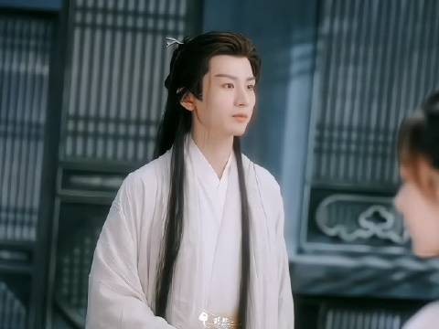 拜托,他可是四大帝君之首——青离应渊帝君