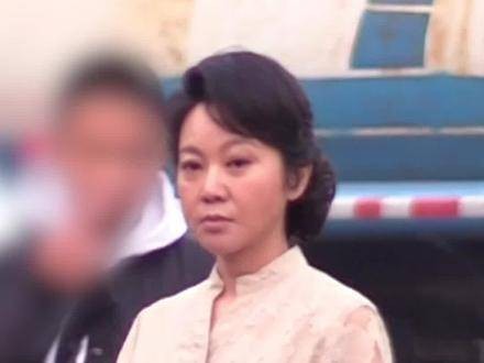 明星纷纷为孩子铺路，闫妮也加入其中力挺女儿邹元清，但娱乐圈并非易闯之地！