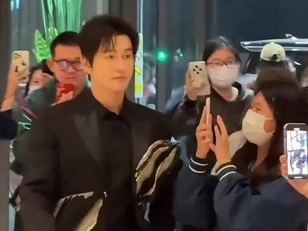 叶珂的人设因吐槽伍佰而崩塌,波及黄晓明,被迫全网道歉