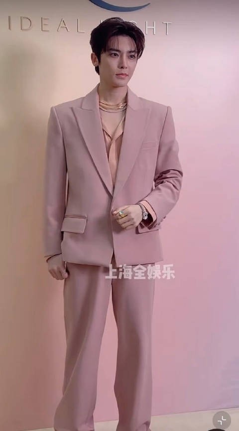 侯明昊活动生图,他再高点是不是能成顶流?