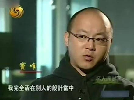 1999年，王菲首次成为单亲母亲，带着2岁的小窦靖童登台演出…