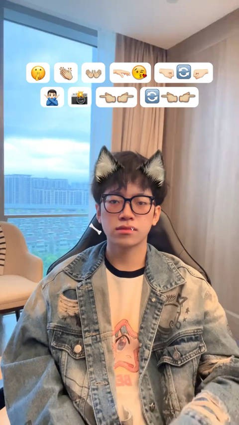 低情商:你的动作能不能… 高情商:自创舞蹈