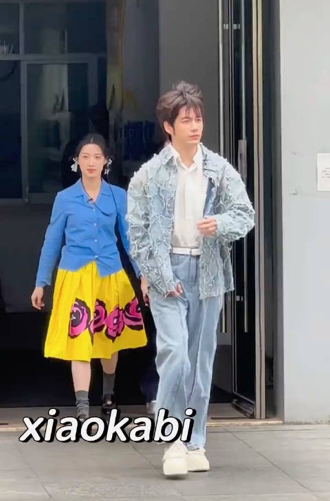 除了卢昱晓谁还这么逗我笑?哪个穿这么普,造型师干不了别干了