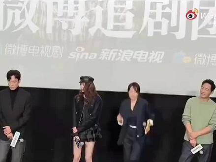 不愧是微醺女王,在新剧发布会上跳起了苹果香, 苹果