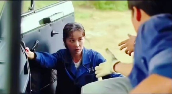 她并不是在意你,她只是喜欢被你舔的感觉,突然你不舔她了,她心里又不爽了