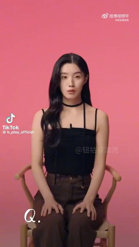 退役女爱豆干这个堪比下海? kpop这素在?