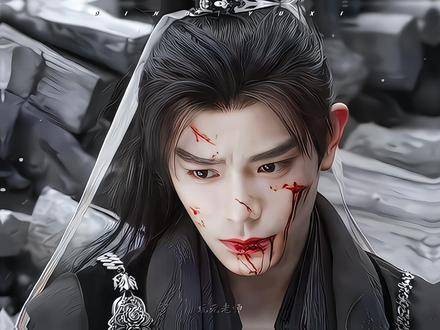 “他怎能同时展现出少年的纯真与内心的破碎呢！”