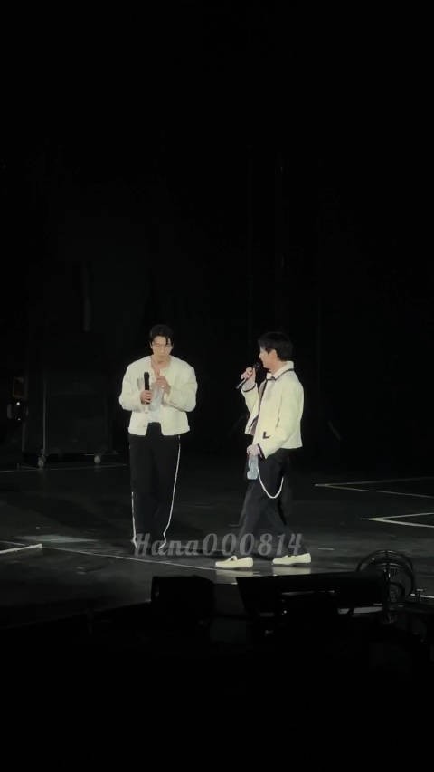 查看赫宰裤子破损部分 Cr:hana000814