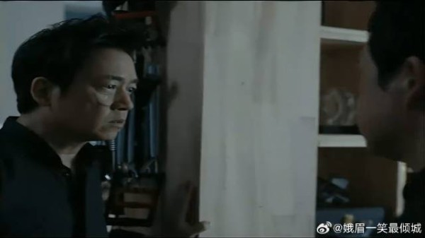 白宏宇告诉他林嘉茵死了,兄弟俩决裂