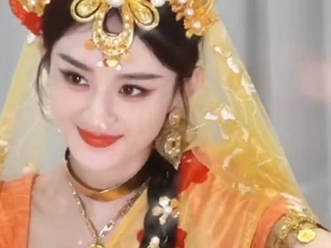 冲上了综艺热播榜的榜首,还会持续上升对吧,赵丽颖真是丽神