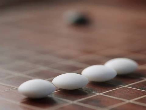 本来在玩围棋却被凌妙妙玩了五子棋…