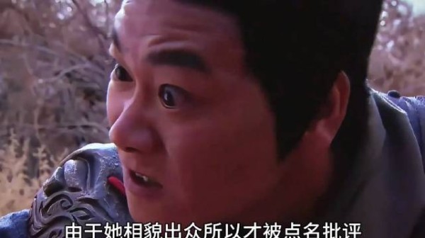 女孩想飞上枝头变凤凰,不料却被士兵掐断翅膀